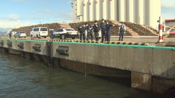 「人っぽいものが浮いている」ふ頭で男性とみられる遺体発見…消防救助も死亡確認 死後数日以上経過か 警察が身元の特定進める 北海道函館市