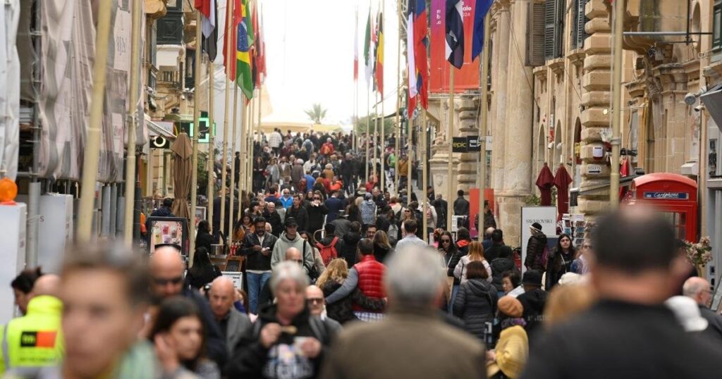 マルタの人口は現在56万3千人