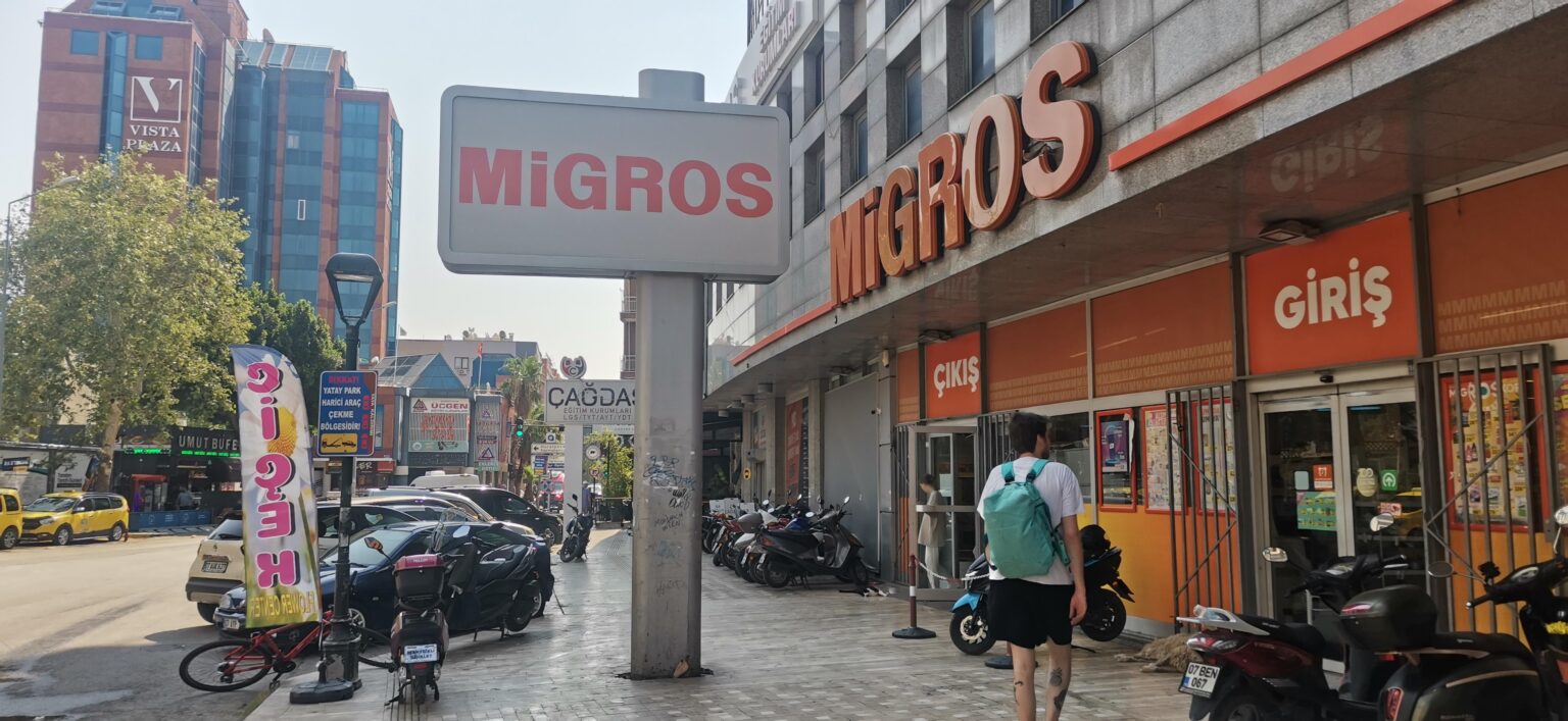 私はトルコで休暇を過ごしていて、馴染みの店を見つけました