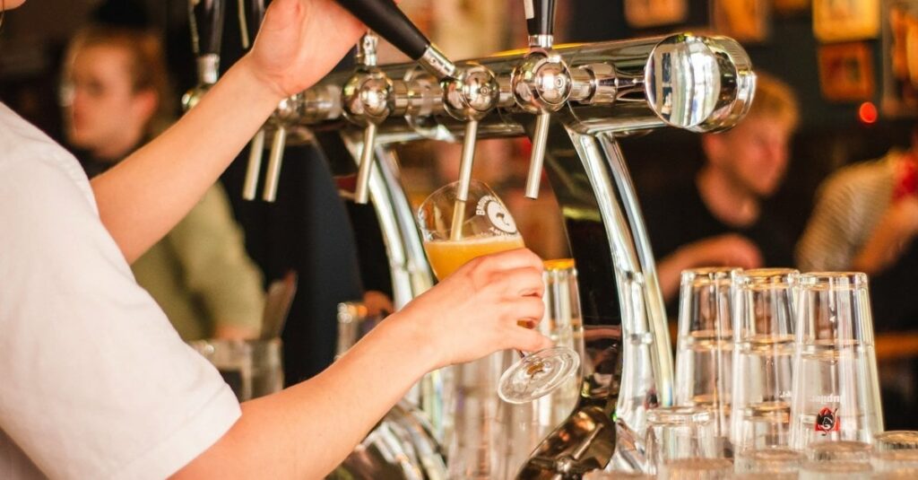 酔ったバケツに入ったビールとクレジットカードだけが問題ではなかったのではないかと疑う