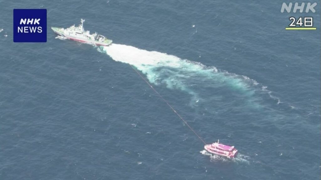 航行不能のジェット船 出港からほぼ1日たち伊豆大島に入港