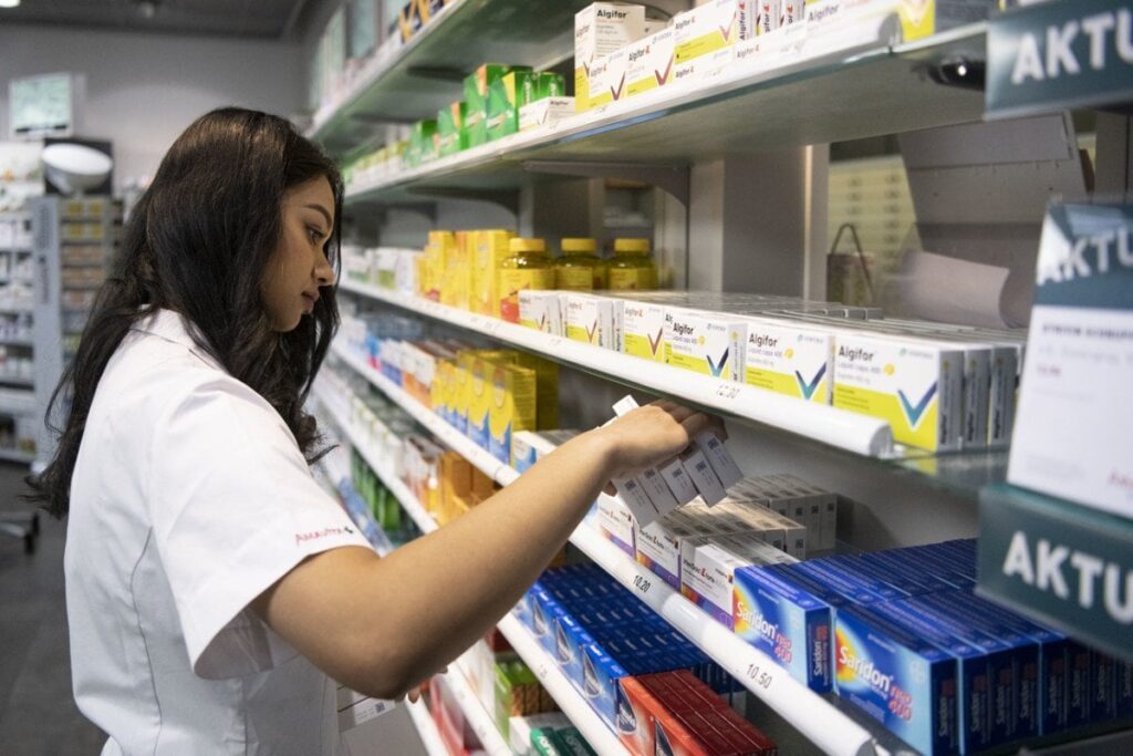 スイスで一部の安価な医薬品の価格が急騰 | 7月1日に施行された価格体系の改革により、スイスの消費者は一部の一般的な医薬品の価格上昇に直面することになる。例えばイブプロフェンは価格が2倍になる。