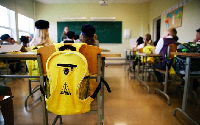 田舎の小さな学校の閉鎖が話題になっています。 自治体の会計で生徒一人当たりの支出額に関する情報を見つけることができます (例: 2020/21 学年度、ナルバでは生徒一人当たり 3,796 ユーロ、リューンでは生徒一人当たり 22,251 ユーロ) - しかし、金額についての情報もどこかで見つけることができますか?田舎の小さな学校では生徒一人当たりにお金が使われているのでしょうか？