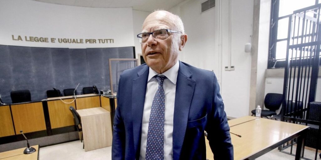 感染症専門医のマッシモ・ガリ氏、試験的に行われた大学競技会の捜査で虚偽イデオロギーの罪で懲役1年4か月の実刑判決 - Il Post