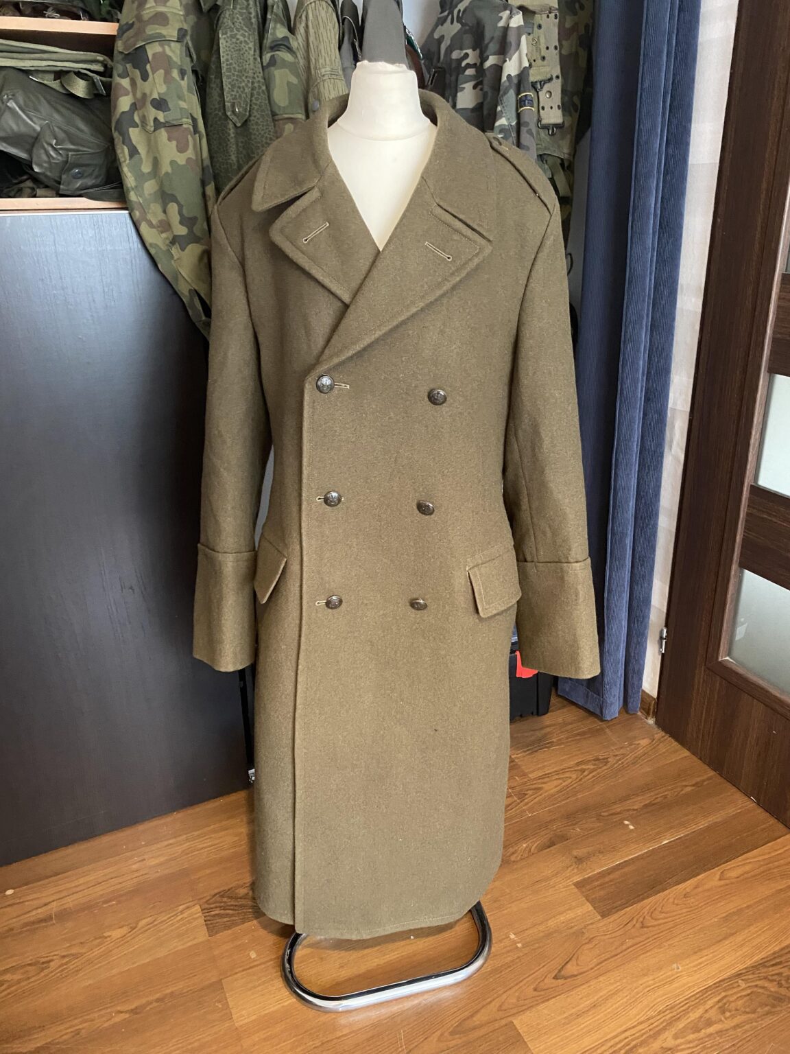 軍服（の一部）を着用してはならないという法律は実際に施行されているのでしょうか？