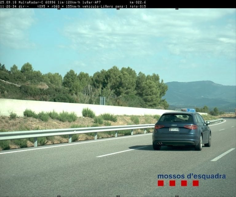 カタルーニャのスピード監視カメラはアンドラのドライバーに1日あたり110の罰金を課し、警察は彼らに支払わせるために「ネットワーク」作戦を展開した