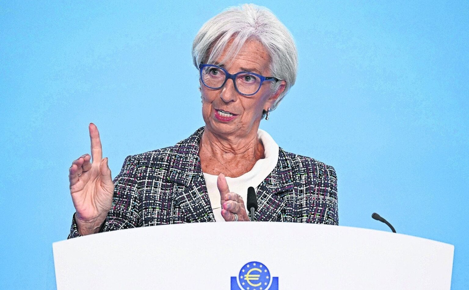 ラガルド氏は金利を上限付近に維持し、再び高インフレの原因は給与にあると主張