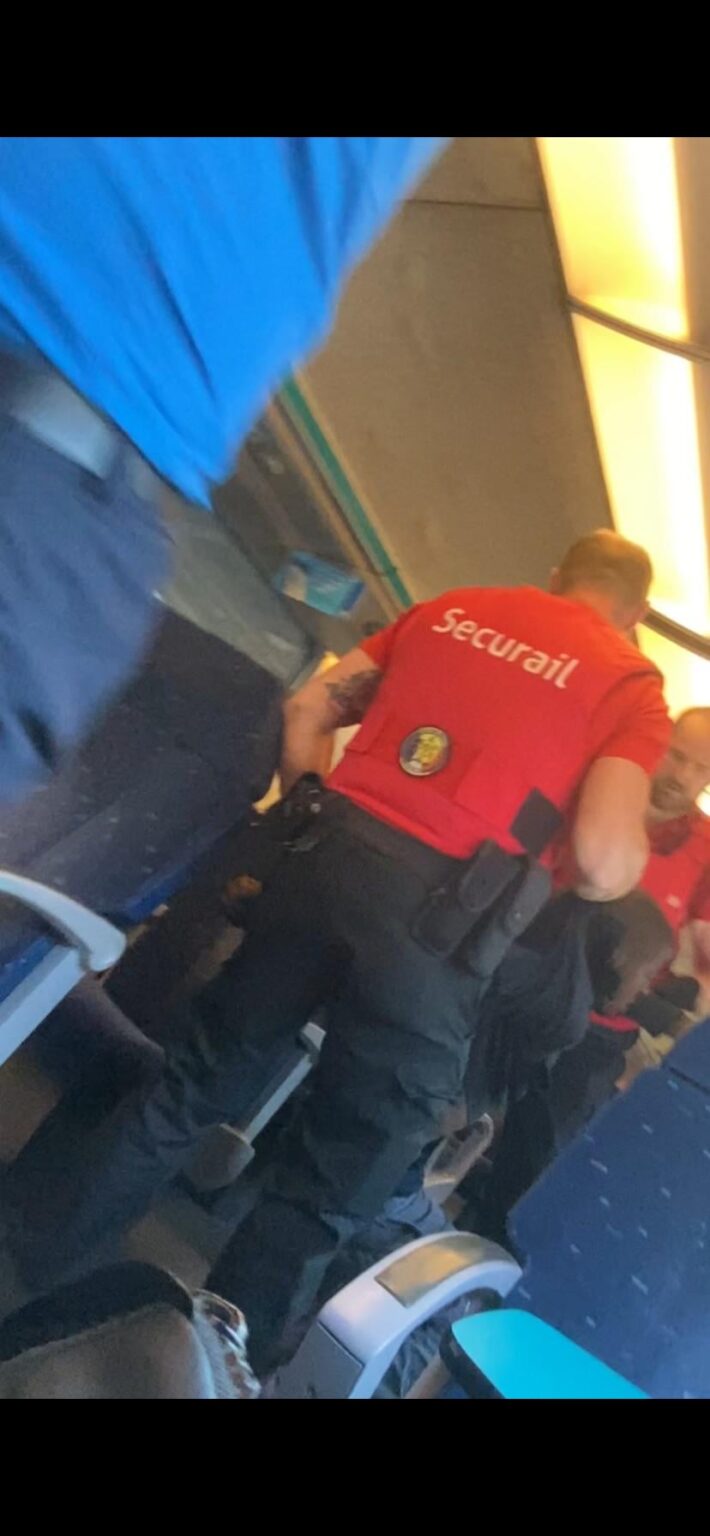 フランスからベルギーへの列車でのまた普通の一日 😄