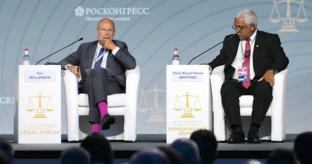 タリン大学名誉教授のミュラーソン氏はサンクトペテルブルクの法律フォーラムで講演した。