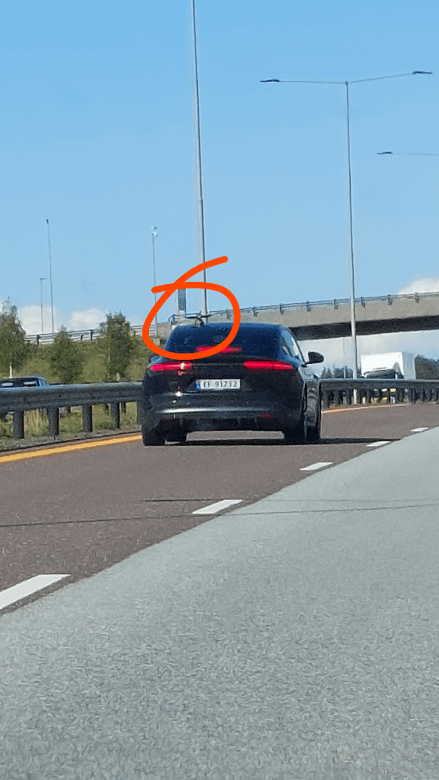車についているこのアンテナとは何ですか？