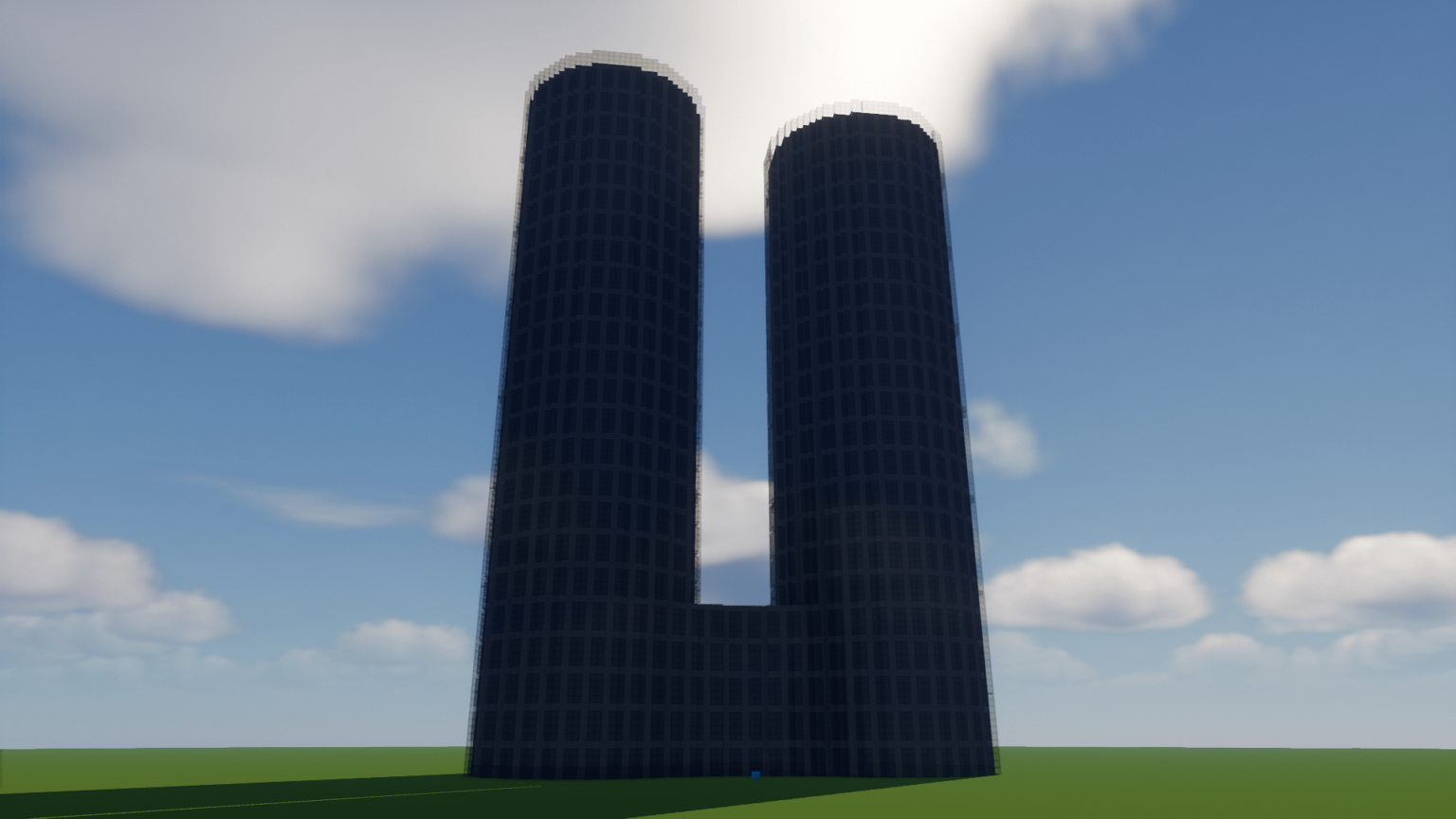 こんにちは、ラトビアさん。Minecraft であなたの国で最も高い建物、ズンダタワーを建てました。出来栄えを教えてください。