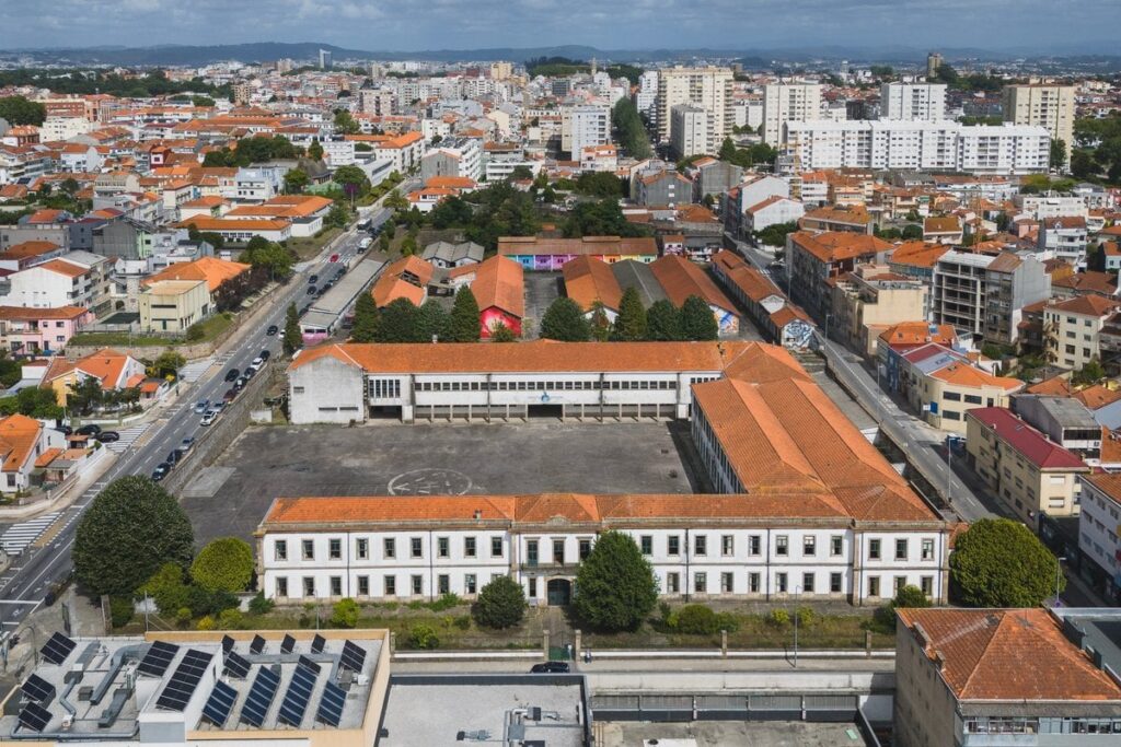 旧モンテ・ペドラル兵舎の手頃な価格の住宅プロジェクトのための都市化工事が公募される
