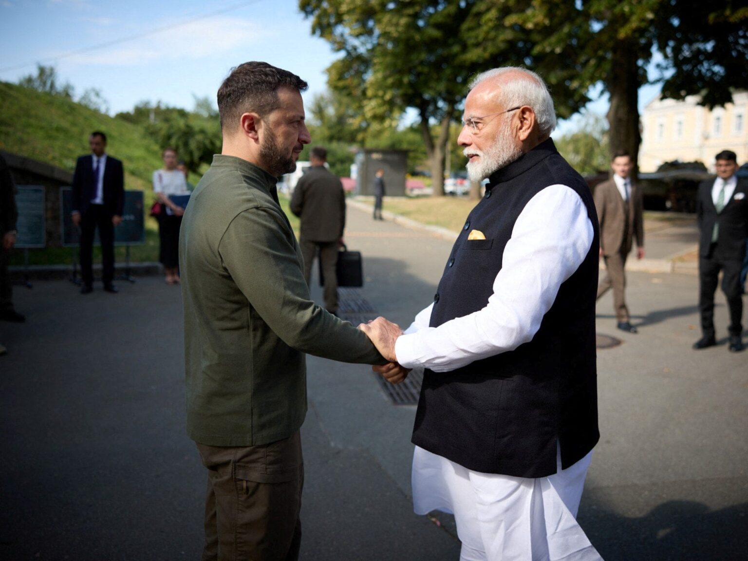 インドのモディ首相、ウクライナのゼレンスキー大統領との会談のためキエフに到着