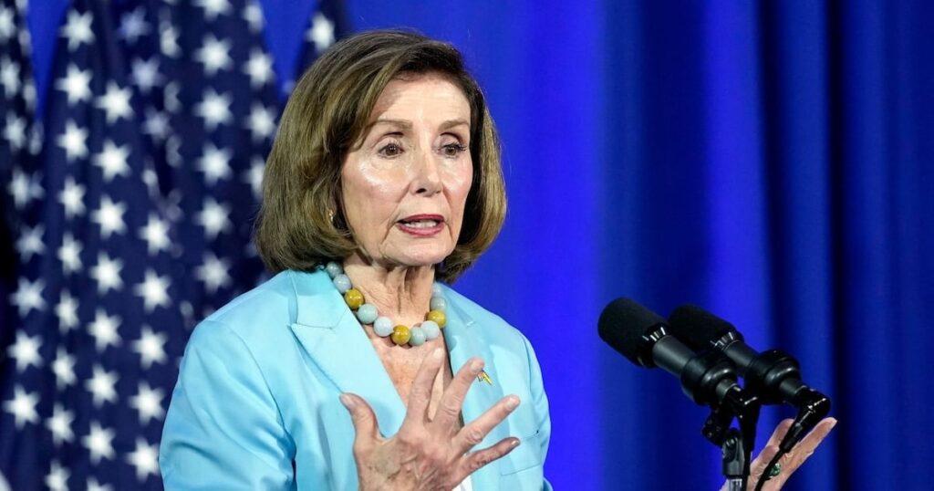 ナンシー・ペロシ下院議長、トランプ氏の報道機関への攻撃はムッソリーニやヒトラーに似ていると発言