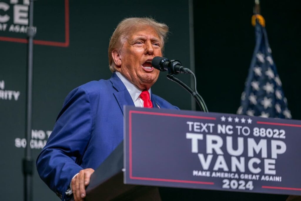 トランプ氏はかつて、バイデン氏が自宅で選挙活動をしていると嘲笑した。現在は安全な場所にこだわっている