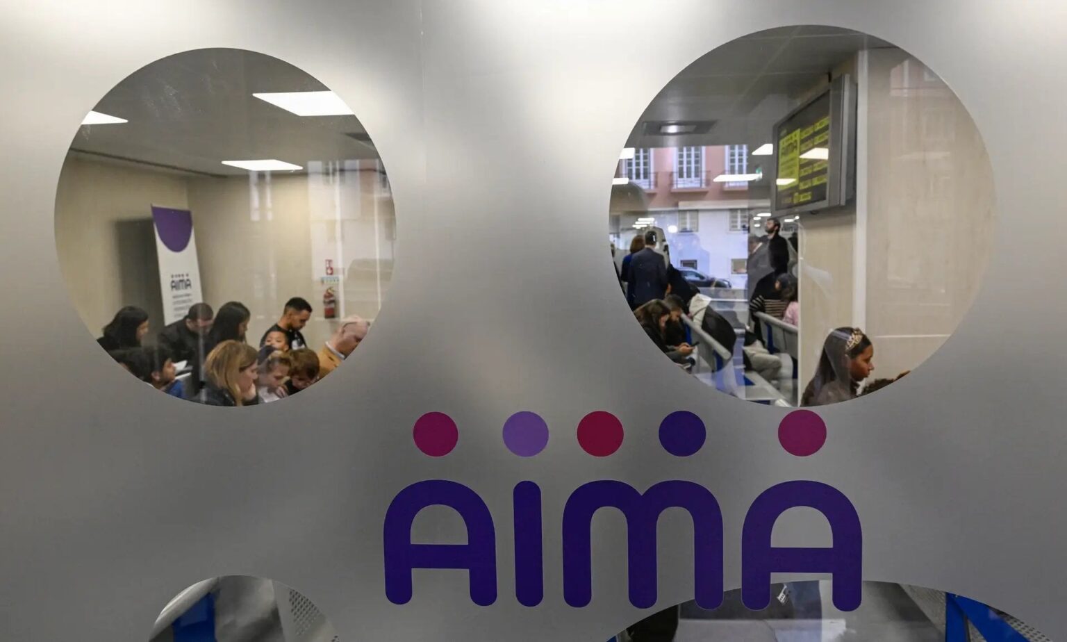 「非人道的な扱い」：移民がリスボンのAIMA本部に侵入