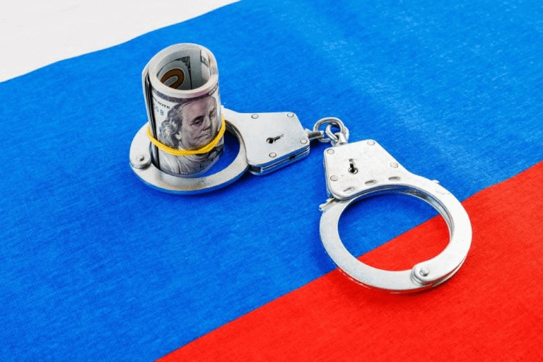 ロイター通信は、制裁にもかかわらず、数十億ドルとユーロ相当の現金がロシアに流入し続けていると報じた。商店から入手した税関データによると、現金は制裁を課していないUAEやトルコなどの国からロシアに輸入されたことが示されている。