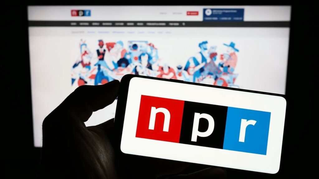 X、トランプ氏とアーリントンに関するNPRの報道を危険と警告