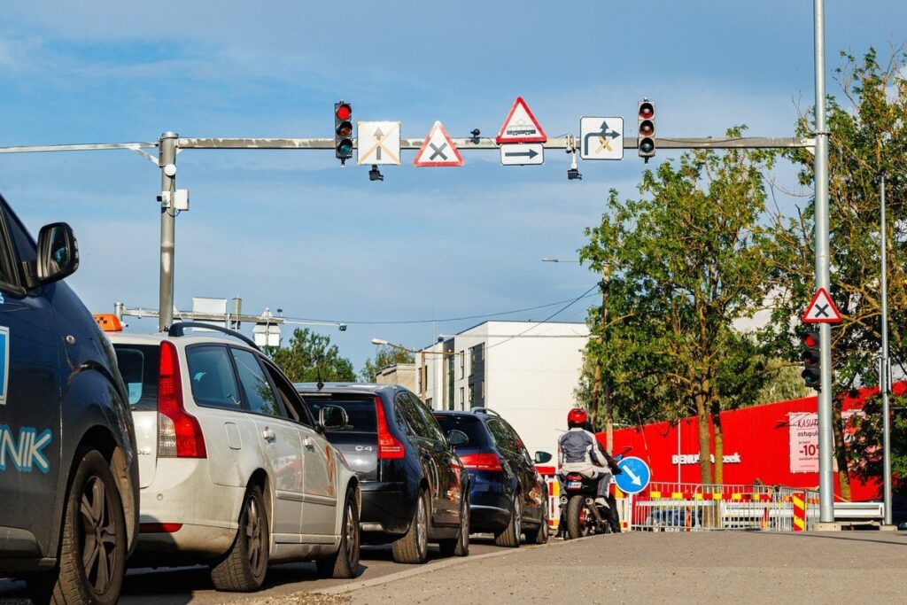 ミカリ納税祭 | 政府は自動車所有者のために新たな税金のパイを焼いている