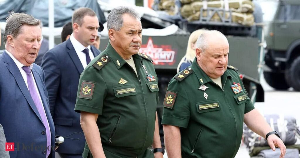 ロシアは、モスクワ近郊のパトリオット公園（ロシア軍を讃えるために建設された）の建設を監督していたパベル・ポポフ元国防副大臣を逮捕し、詐欺罪で起訴した。ここ数ヶ月で9人目の逮捕であり、これは軍高官の粛清の一環とみられる。