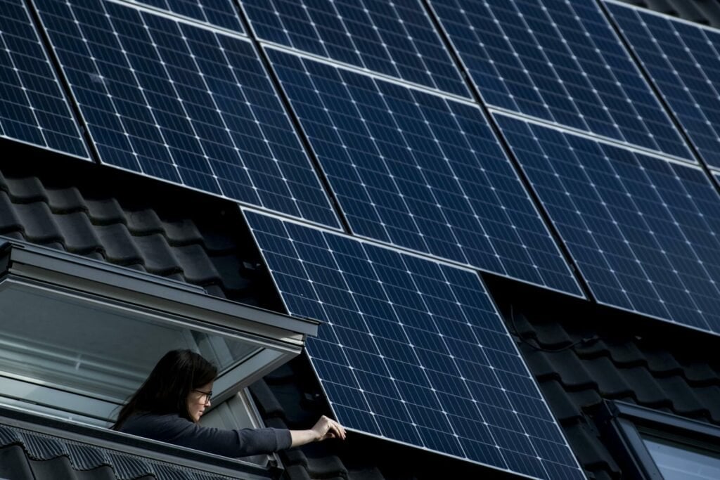 太陽光発電過剰：供給が需要を上回り、電気料金がマイナスになる時間が記録的となる