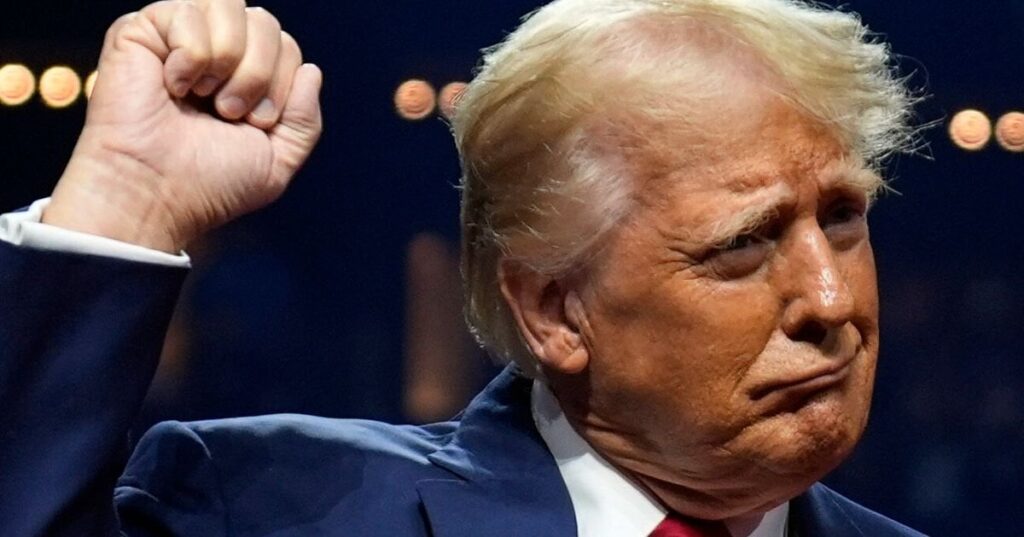 「臆病者」：カマラ・ハリスとの討論会で騒動を起こした評論家らがトランプを嘲笑