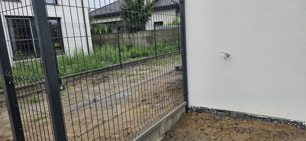 蛇口の外壁に水が溜まる問題を解決する方法。 誰もネジを緩めないでください