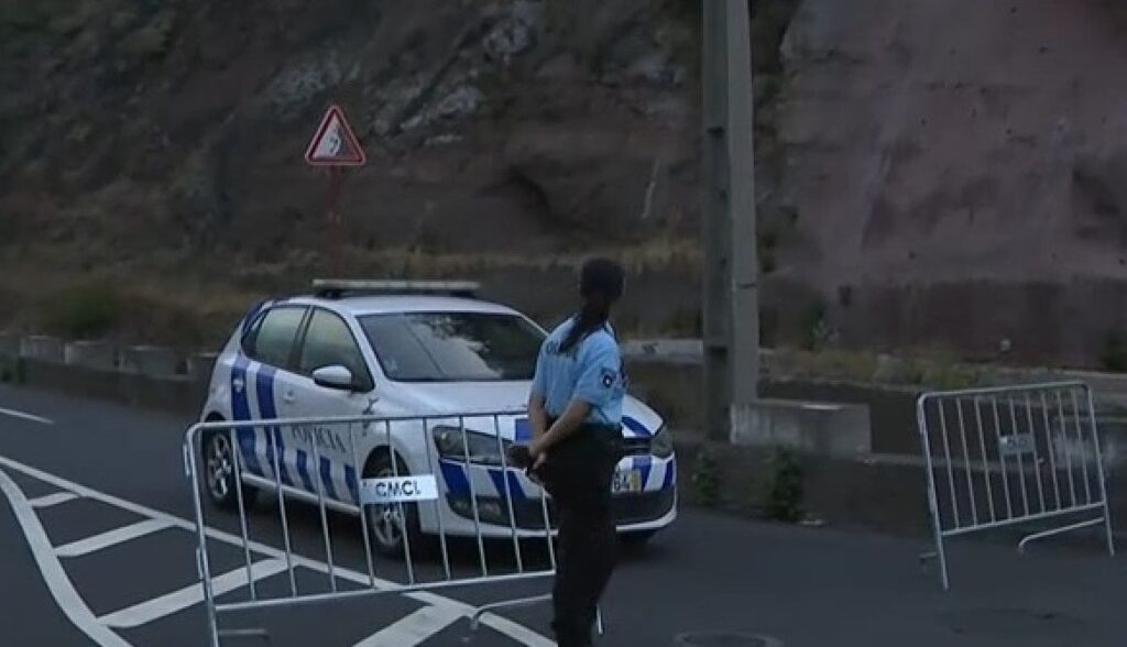 アクセスはソーシャルメディアのみに制限されています