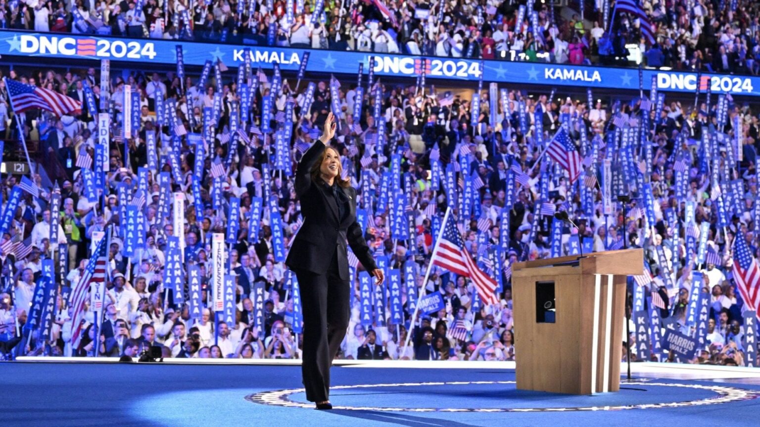 ハリス氏は「民主党員としてではなく、米国人として」発言したと民主党候補を支持する共和党員が主張