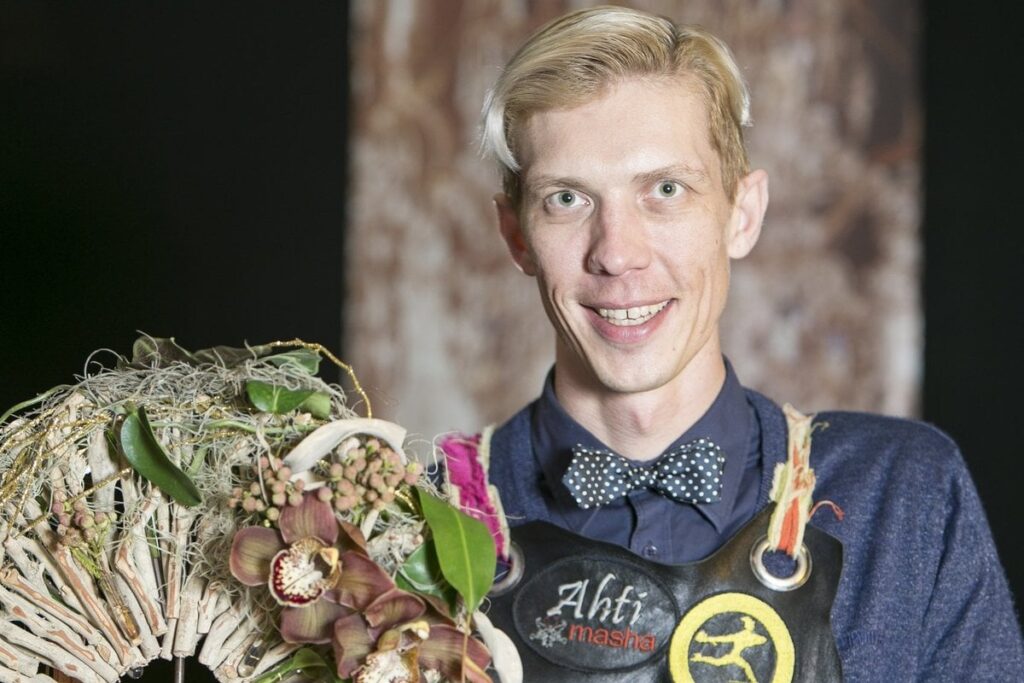 素晴らしい成果です！ エストニアの花屋、アハティ リラさんがシンガポールで開催された世界ガーデニング選手権で優勝しました。私は燻製オーツ麦、黒パン、真夏の日の習慣からインスピレーションを受けました
