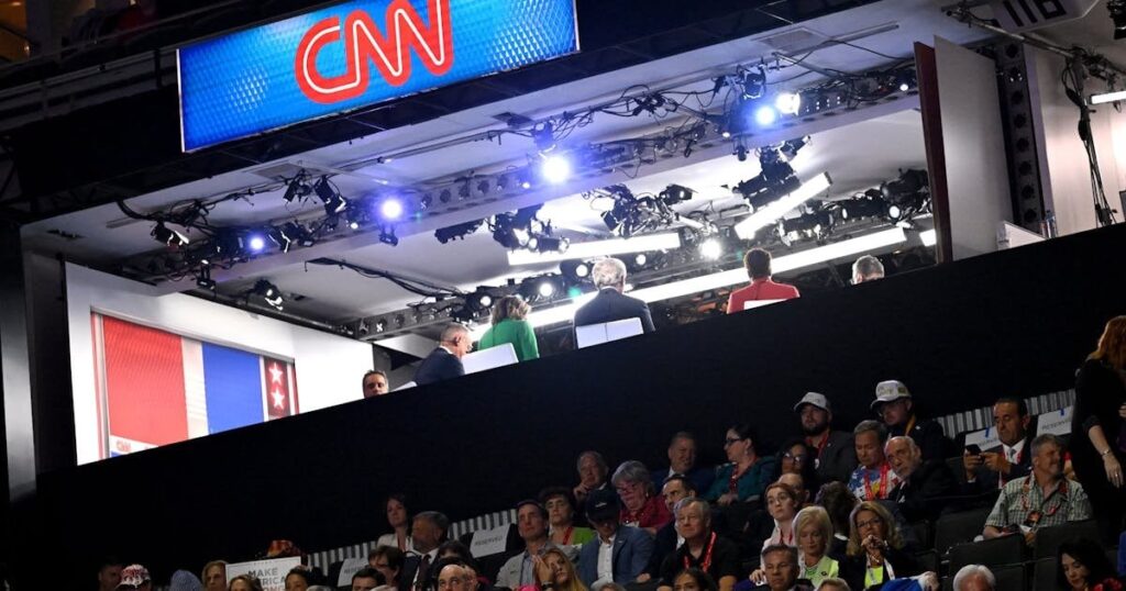 なぜ CNN は「未決定」有権者を特集し続けるのか？ だが、彼らは実際には未決定ではない。 | 先週、未決定として描かれた男性は、実は長い MAGA の痕跡をオンラインで残している。それは単なるミスだったのか、それとも CNN は視聴者を騙してテレビの説得力を高めようとしているのか？