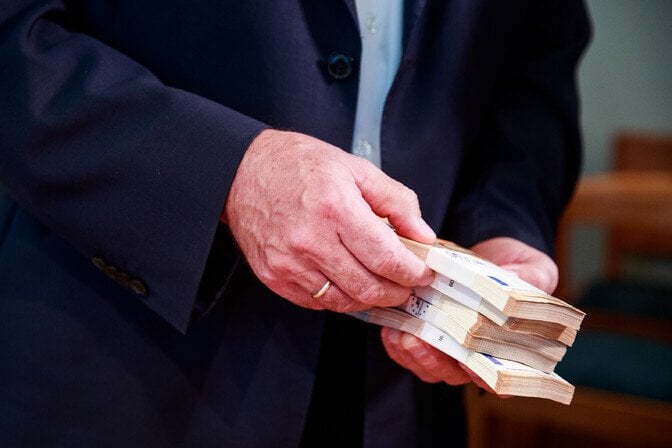 国債の金利は年3.3％です