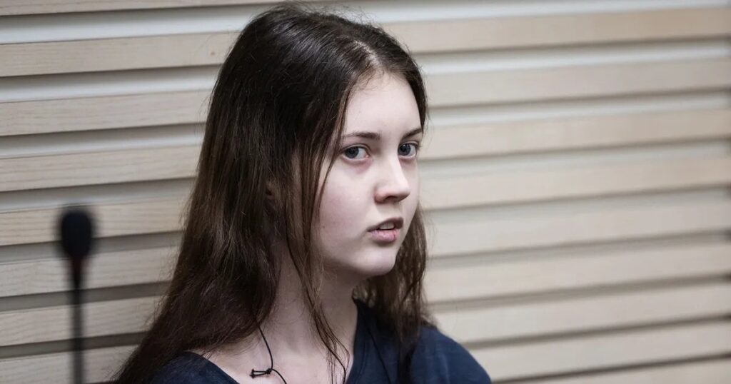 ラスナメーでゴミ出しに行った見知らぬ男の背中を20歳の少女が刺した。 ラスナメーでゴミ出しに行った見知らぬ男の背中を20歳の少女が刺した。