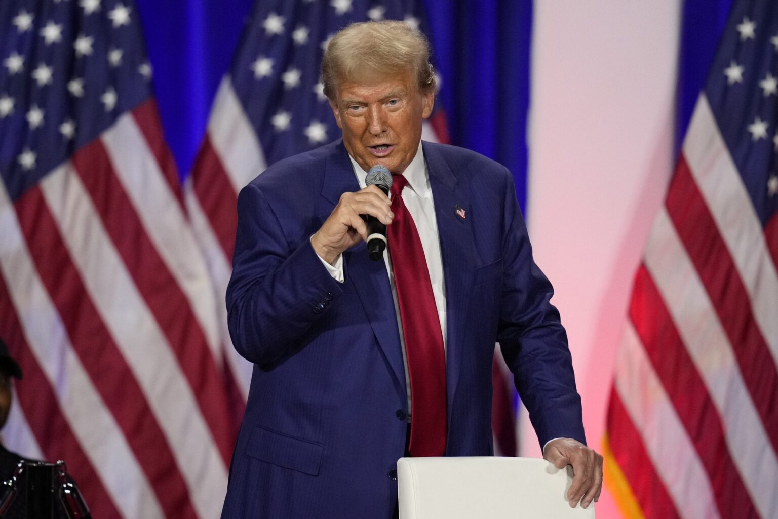 トランプ氏、撤退前にバイデン氏に勝つために「1億ドル」を費やしたと不満を漏らす
