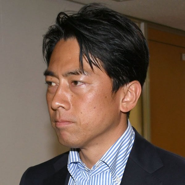 大慌てで自民総裁選出馬へ…“後出しジャンケン”やめた小泉進次郎の思惑と「アキレス腱」― 過去の“迷言”がテレビで報じられている