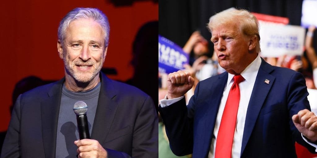 ジョン・スチュワートは、トランプとマスクXのライブ配信は「地下室でお互いがどれだけイケてるかを話している2人の老人のようだった」と思ったと語った。