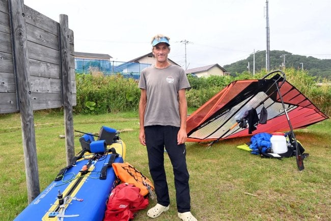 ウインドサーフィンで日本一周めざす英国人、過酷な旅続け厚内に到着（※ペイウォールあり）