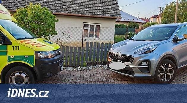 高齢世代が率先して模範を示したもう 1 つの例です。ある高齢者は救急車を自分の車で阻止し、貴重な 5 分間をロスしました。その後患者は病院で死亡した