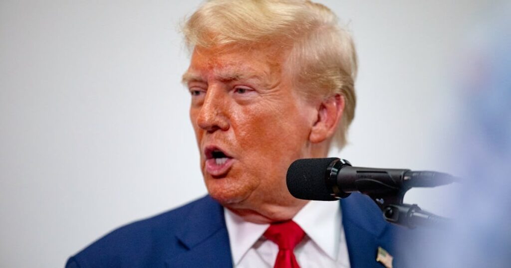 トランプ、政権移行チームを愚かな陰謀論者で埋め尽くす