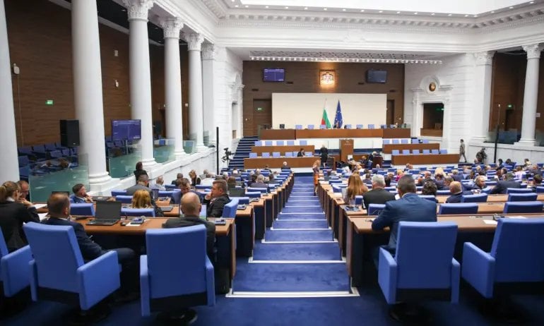 定足数を満たしていない国会は議員の仕事を止めた：PPは議会を封鎖し、我々を猿にした、とトシュコ・ヨルダノフは語った：彼らは依然として国会を開催し、多額の給与を与えることに同意しているのに、なぜ彼らが働かなければならないのか