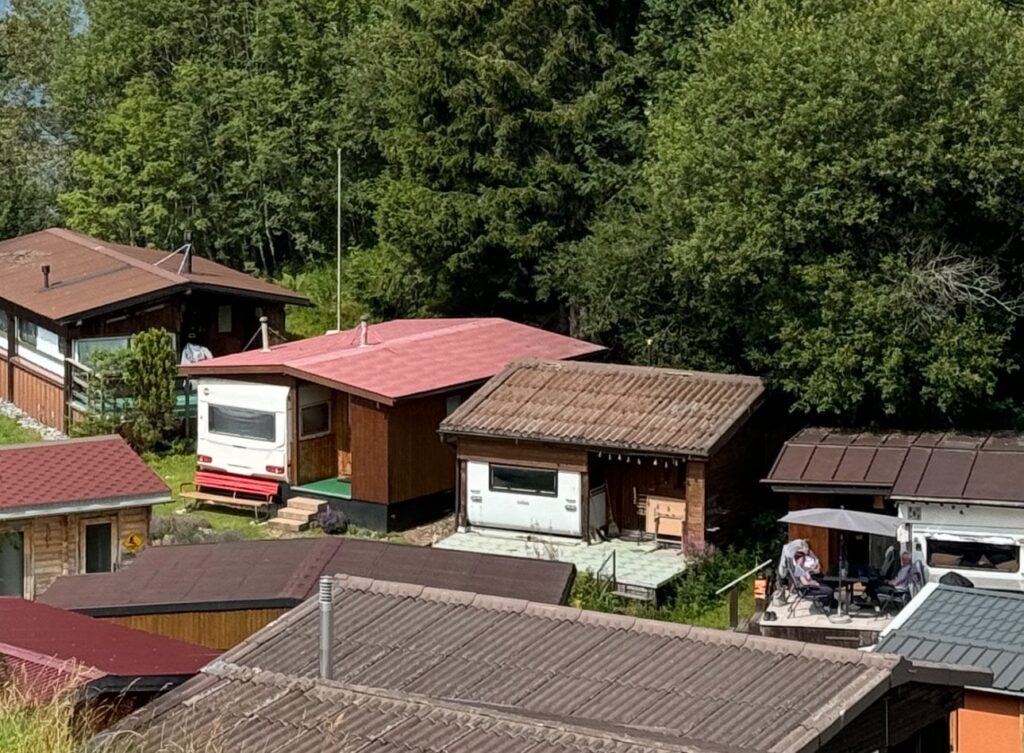 アルプスの RV 付き木造キャビン