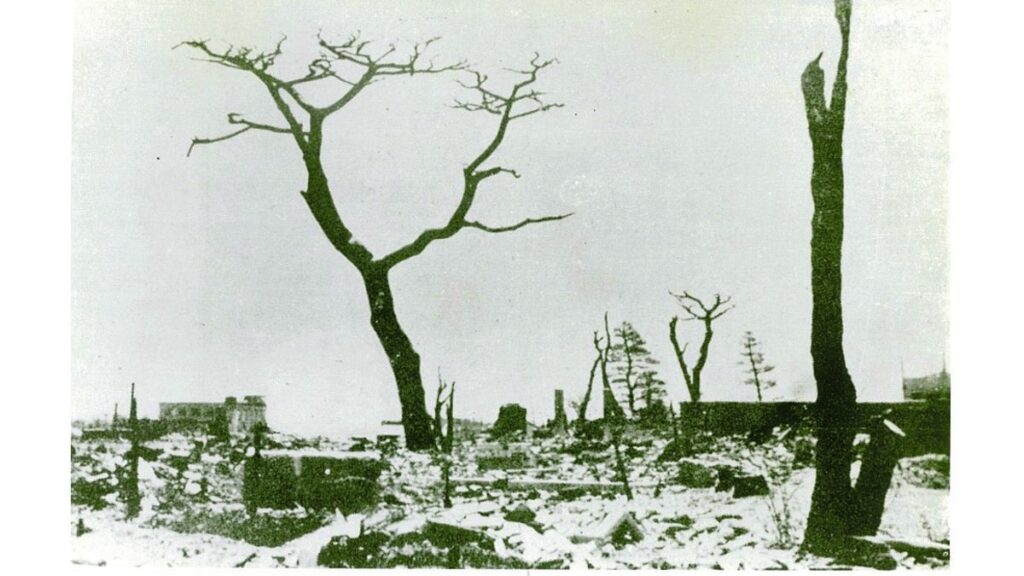 小学校の副読本掲載の宇部大空襲の写真、実は浜松だった…１９６８年から使用・経緯不明