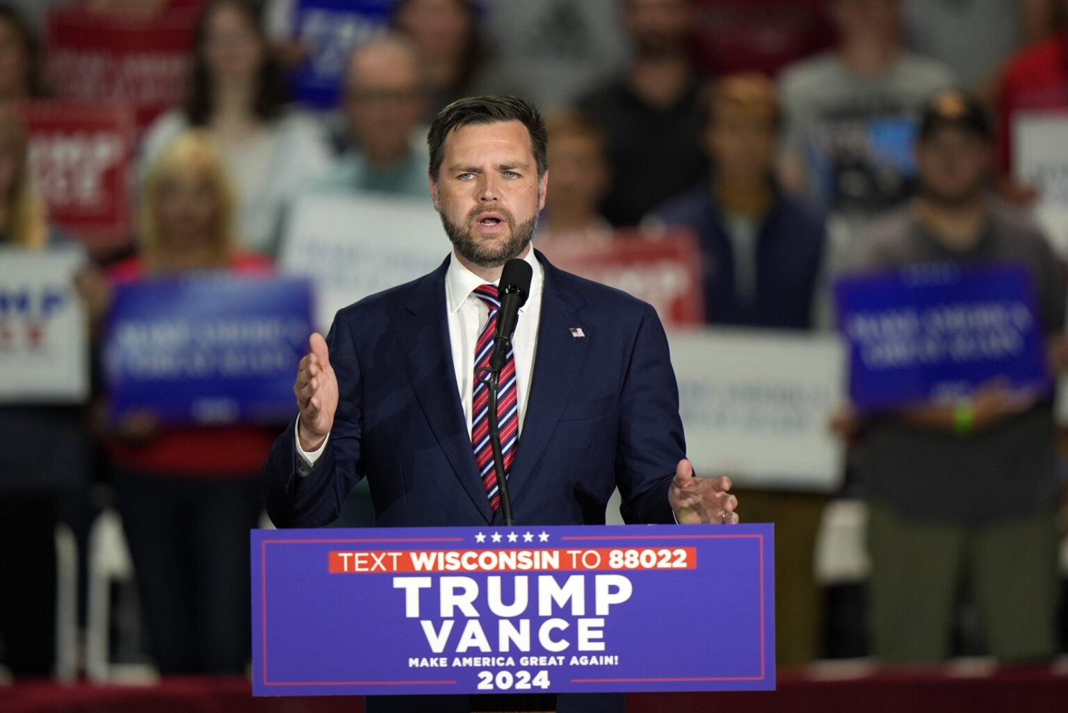 JD・ヴァンス氏、ティム・ウォルツ氏との討論会に準備する必要はないと語る