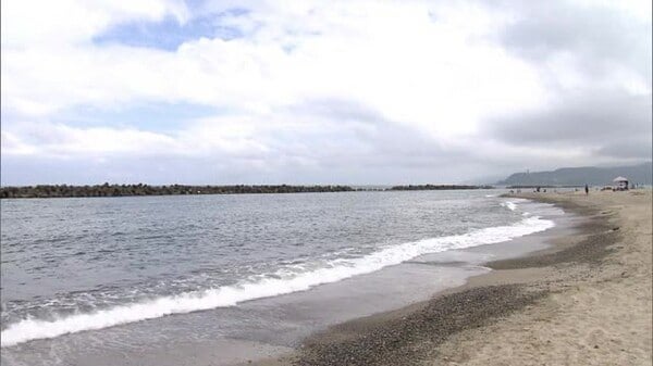 海水浴場で小2男児が溺死 福島から家族5人で海水浴に…母親と妹を追ってトイレに行ったあと行方不明に【新潟・村上市】