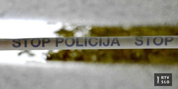 男性が５階から転落、負傷がもとで死亡