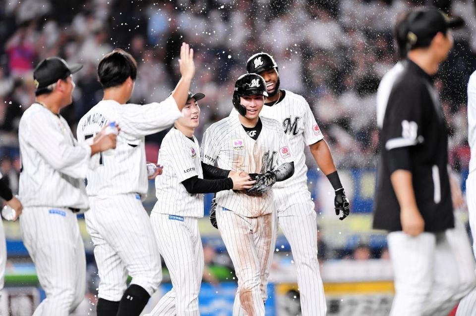ロッテがサヨナラ勝ちで西武に開幕１６連勝 延長十二回に暴投で決勝点 開幕からの同一カード連勝ＮＰＢ記録をまた更新/デイリースポーツ online