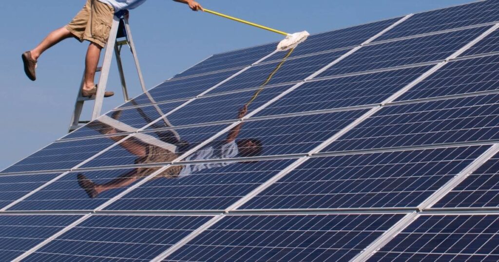 「太陽光発電を過剰に供給する者はさらに多くの料金を支払うことになる、監視機関が調査を開始する」