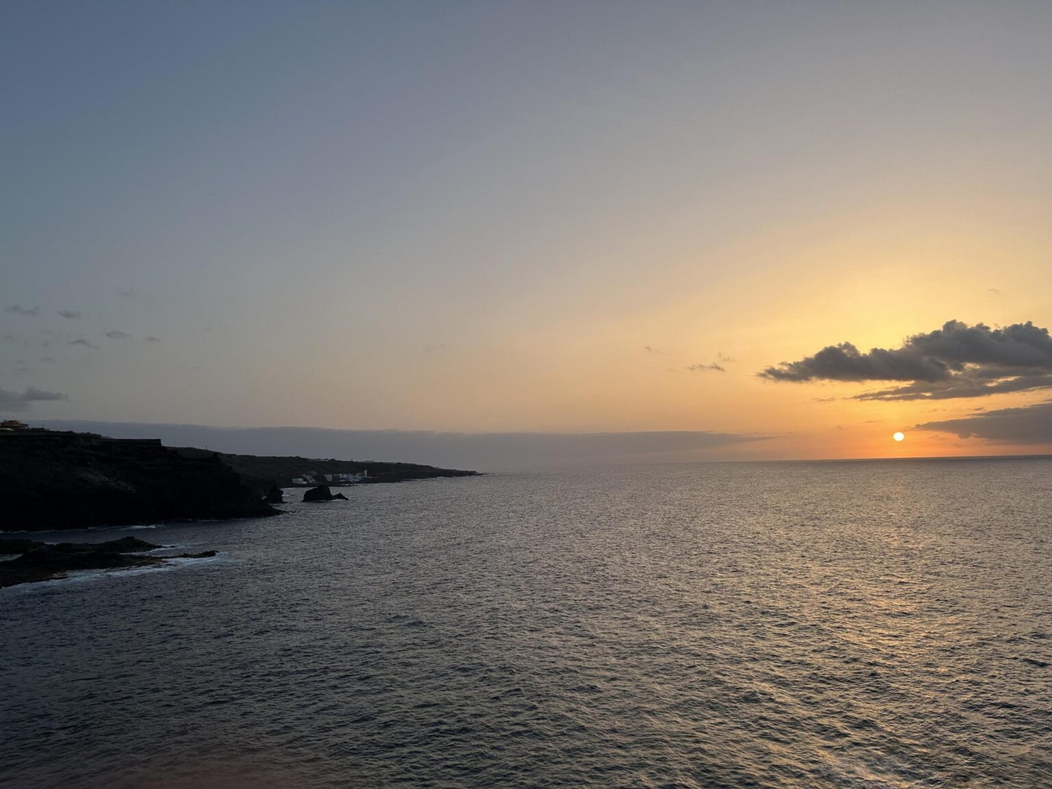 ムルシアで日の出を見て、テネリフェ島バハマルで日没とともに昇ります