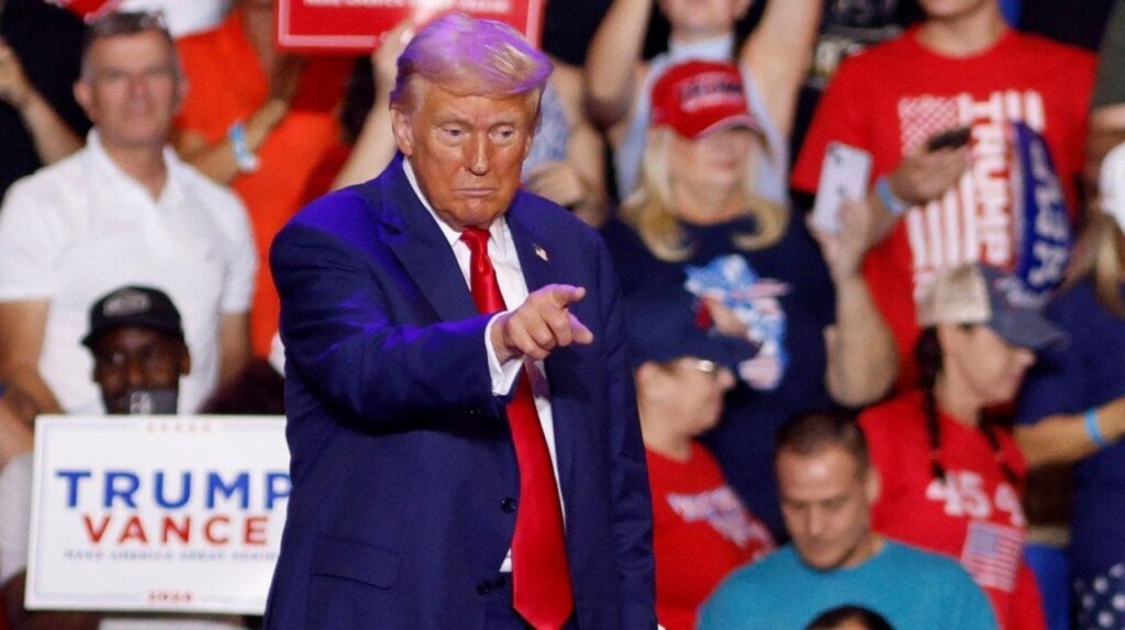 トランプ氏、ハリス氏への個人攻撃継続「私の方が見た目がいい」