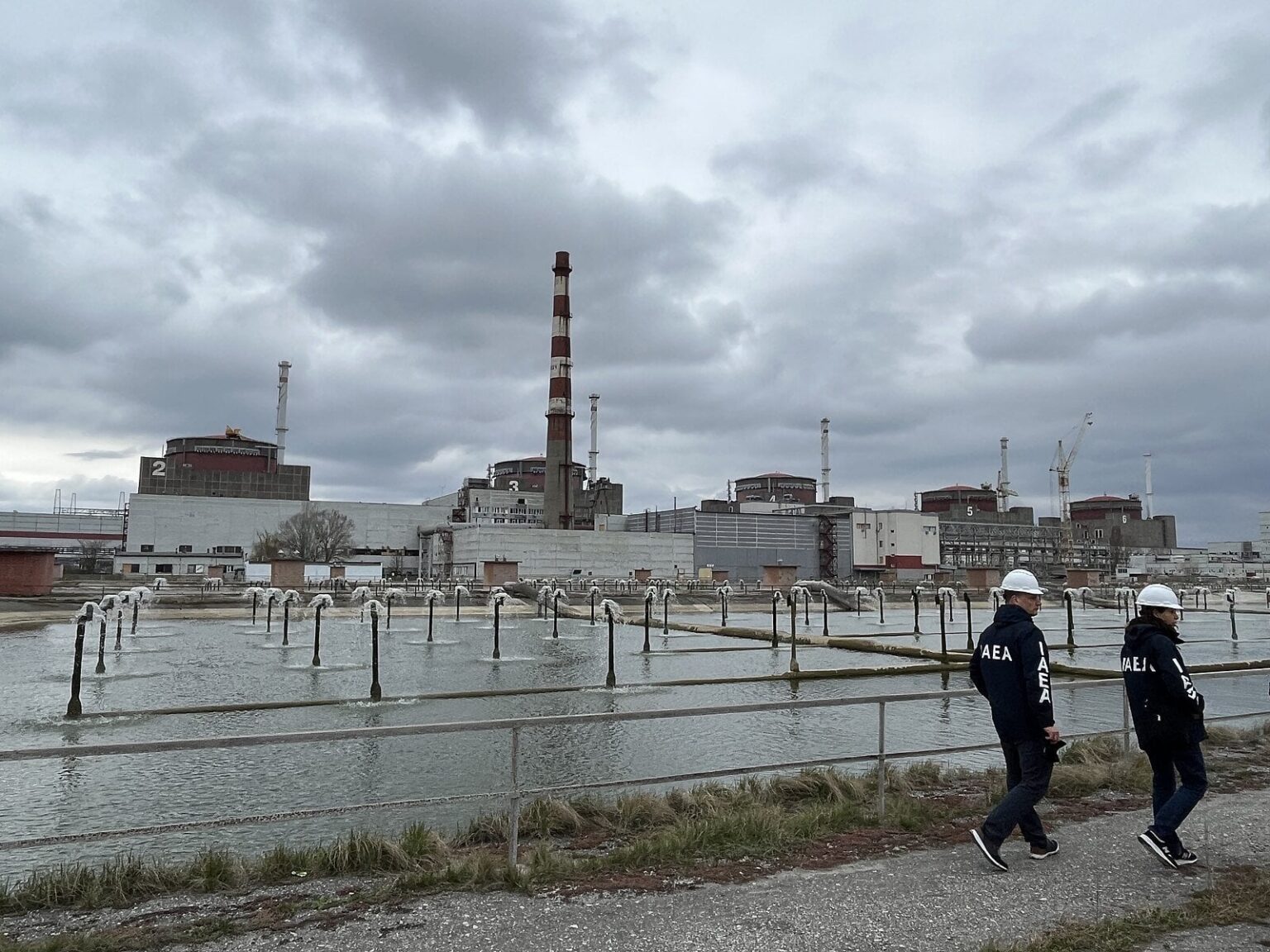 ベリティ - ザポリージャ原子力発電所の火災、ロシアとウクライナが責任を相互に主張